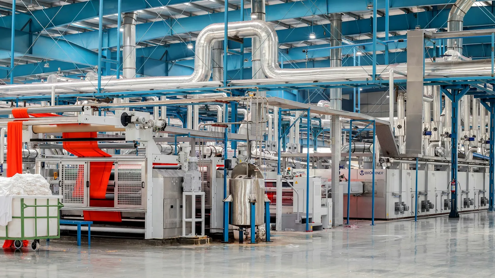 Tekstil fabrikasında üretim makineleri